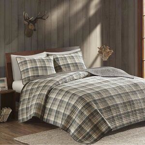 Woolrich Plaid Quilt and two sham Set in Gray and Cream